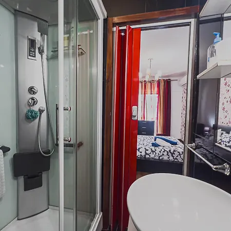 Family-friendly And Cozy 3-bedroom In Appartamento Lisbona