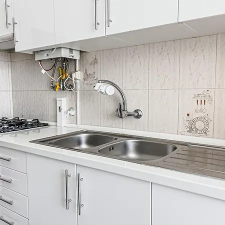 Family-friendly And Cozy 3-bedroom In Lisbona