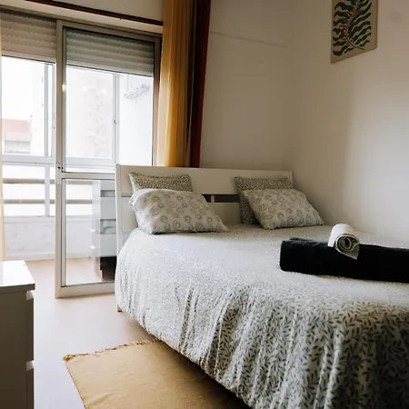 Family-friendly And Cozy 3-bedroom In * Lisbona